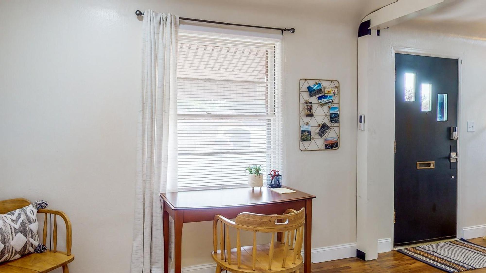 Charming Downtown Bungalow - King Bed, Office 트윈폴스 외부 사진