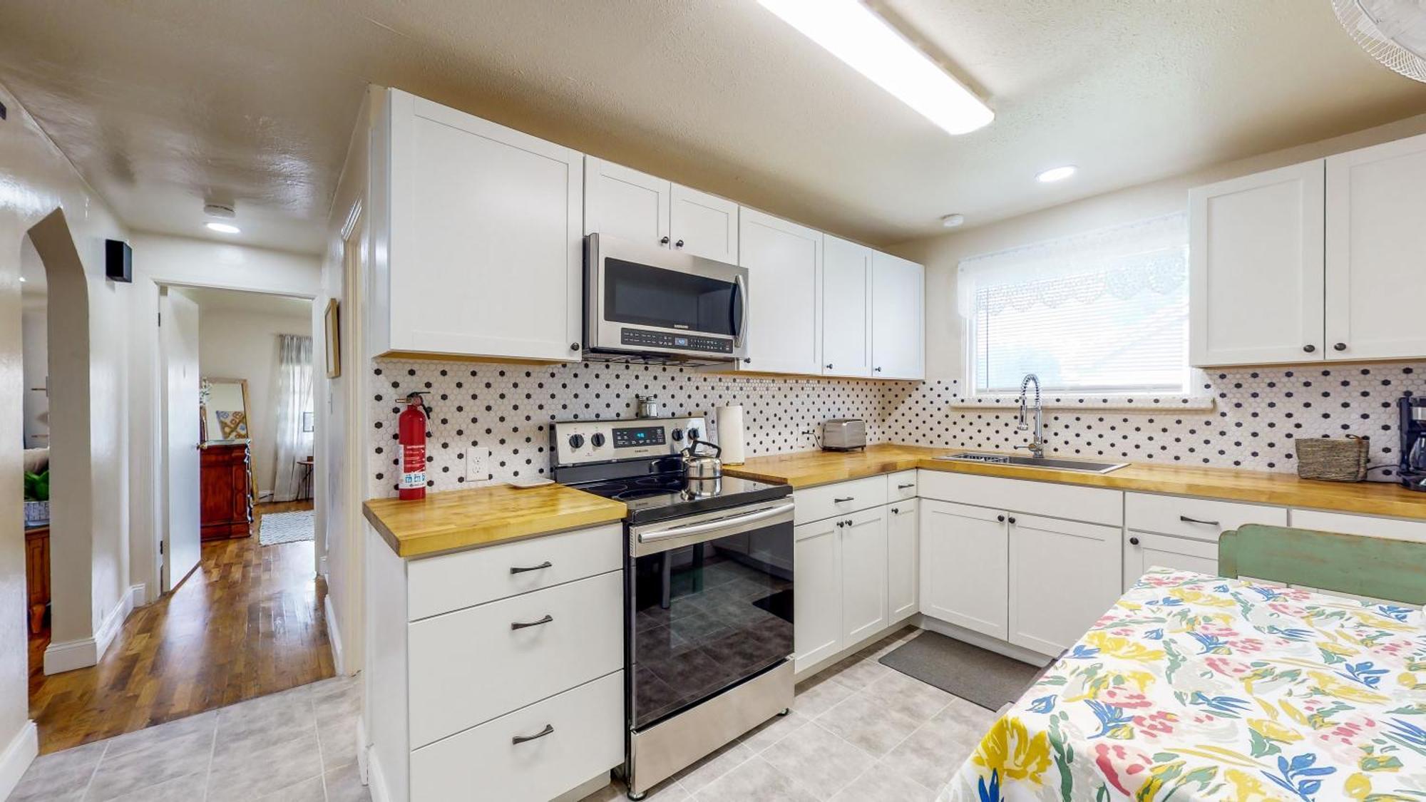 Charming Downtown Bungalow - King Bed, Office 트윈폴스 외부 사진